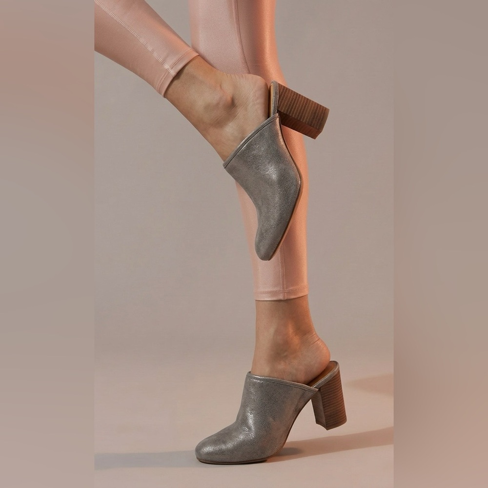 Johnston & Murphy Metallic Grey Slip-On Mule